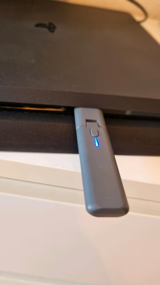 PLAYSTATION 4 + 28 HER - 8