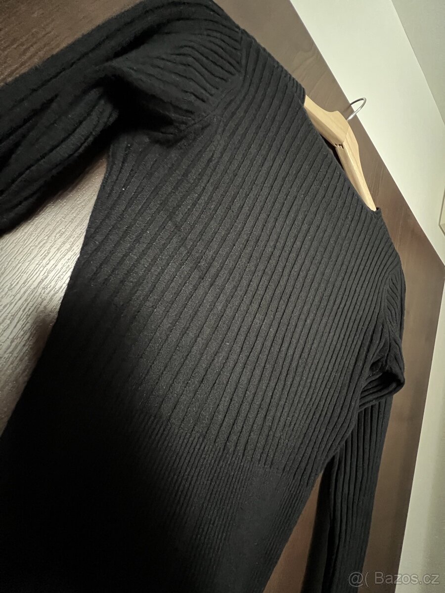 Dáms. černý top/tričko/svetřík s dl. ruk. a výstřihem – M/L? - 8