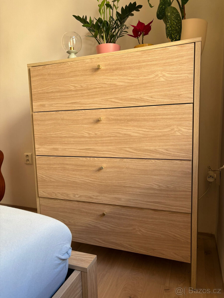 Moderní prostorná komoda - 8