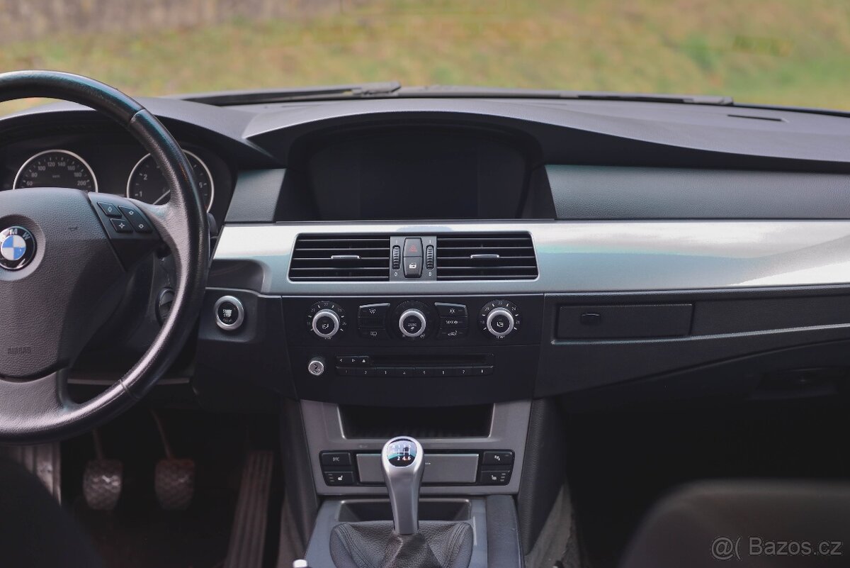 BMW e61 530i Touring LCI - Deep sea blue - 8