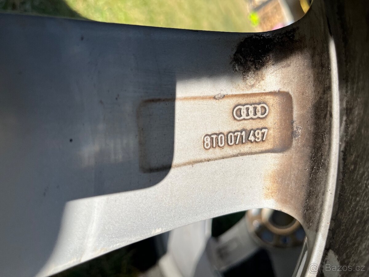 Alu kola Audi R17 7.5J ET28 pneu 235/45 - 8