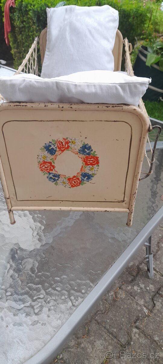 Starožitna plechová postýlka pro panenky - 8