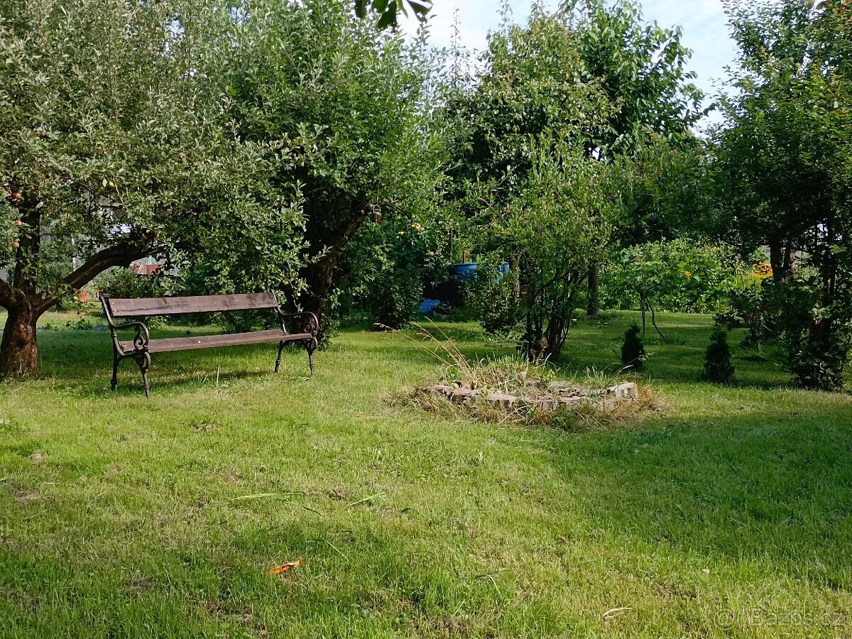 Zahrada s chatkou - 8