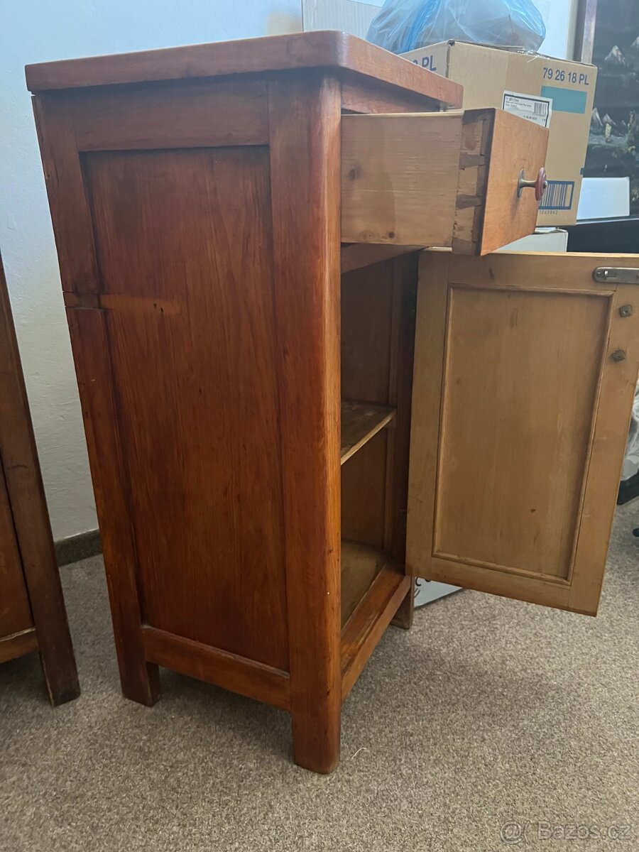 Staré skříně - příborníky - stolky - 8