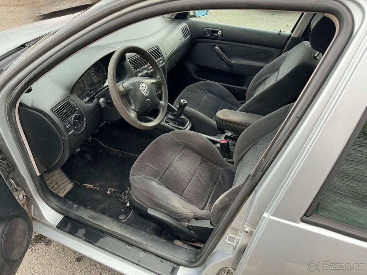 Volkswagen Golf IV - 8