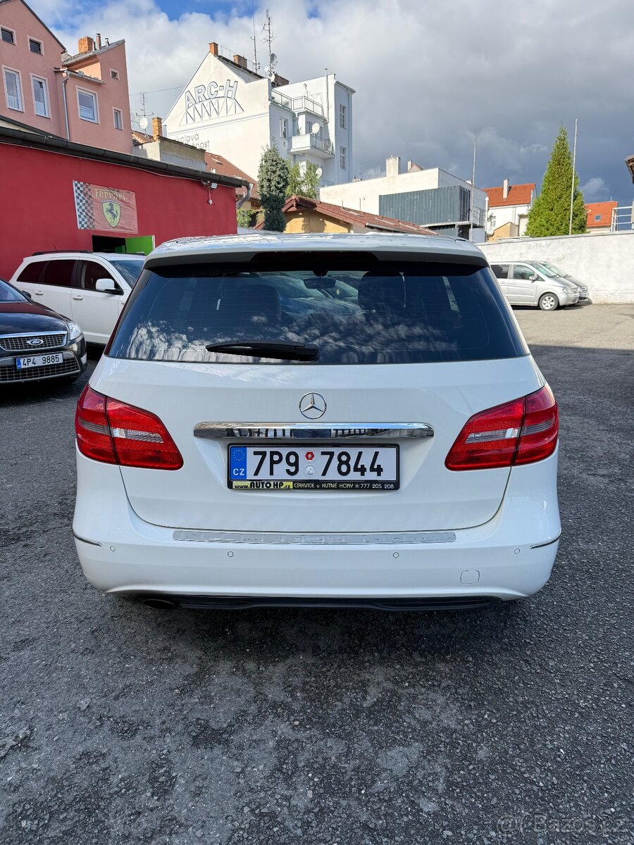 Mercedes-Benz B180 CDI • Automat • 2014 • 80 kW • Zachovalý - 8