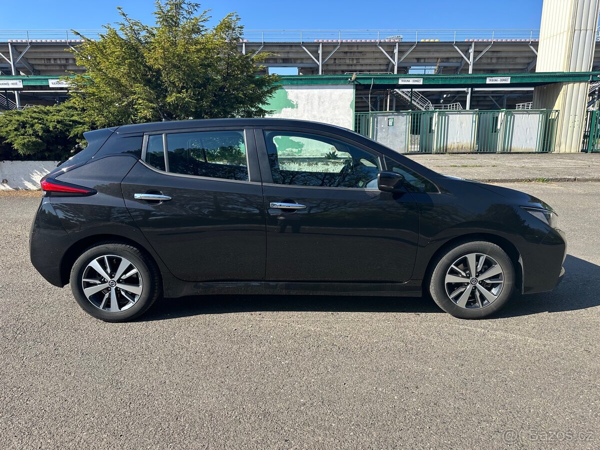 Prodám Nissan LEAF, 40 kWh Acenta - 8