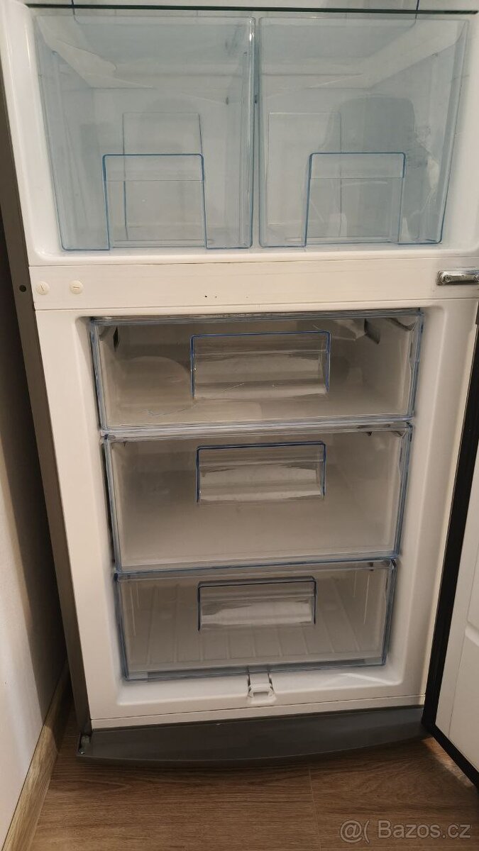 Velkokapacitní lednice Electrolux - 8