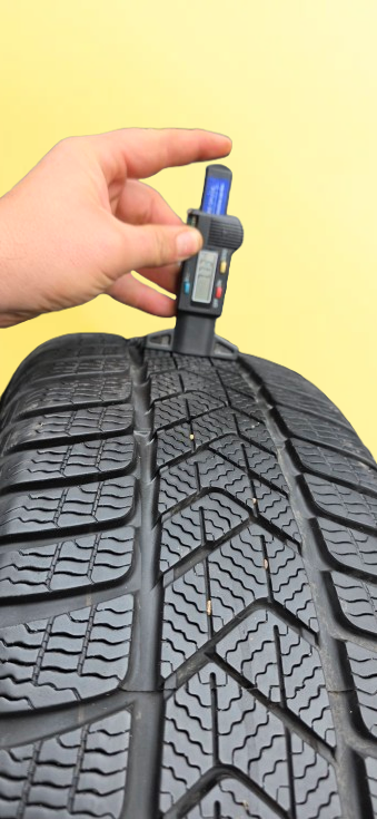 17" disk BMW X1 se zimními pneu 225/55/17 - zánovní - 8