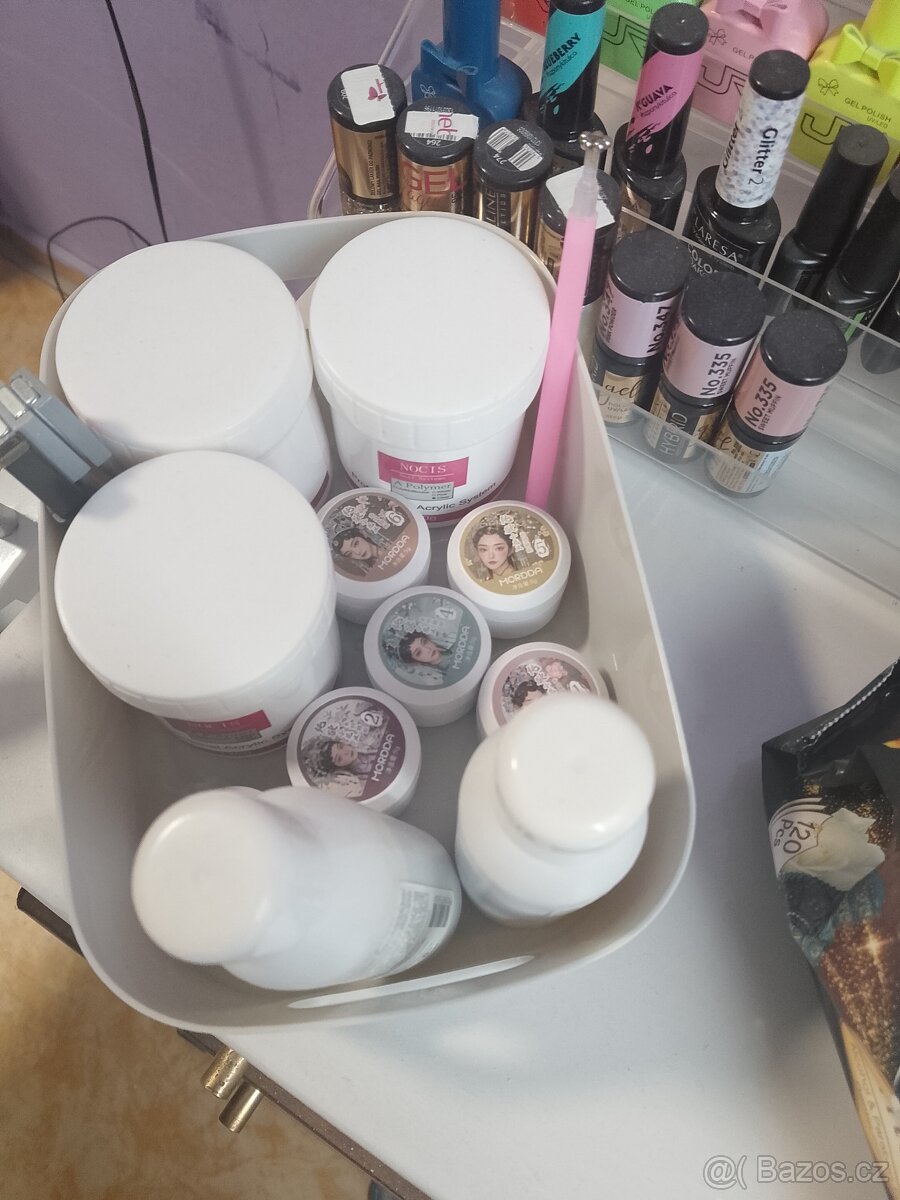 Domácí vybavení do salónu na nehty - 8