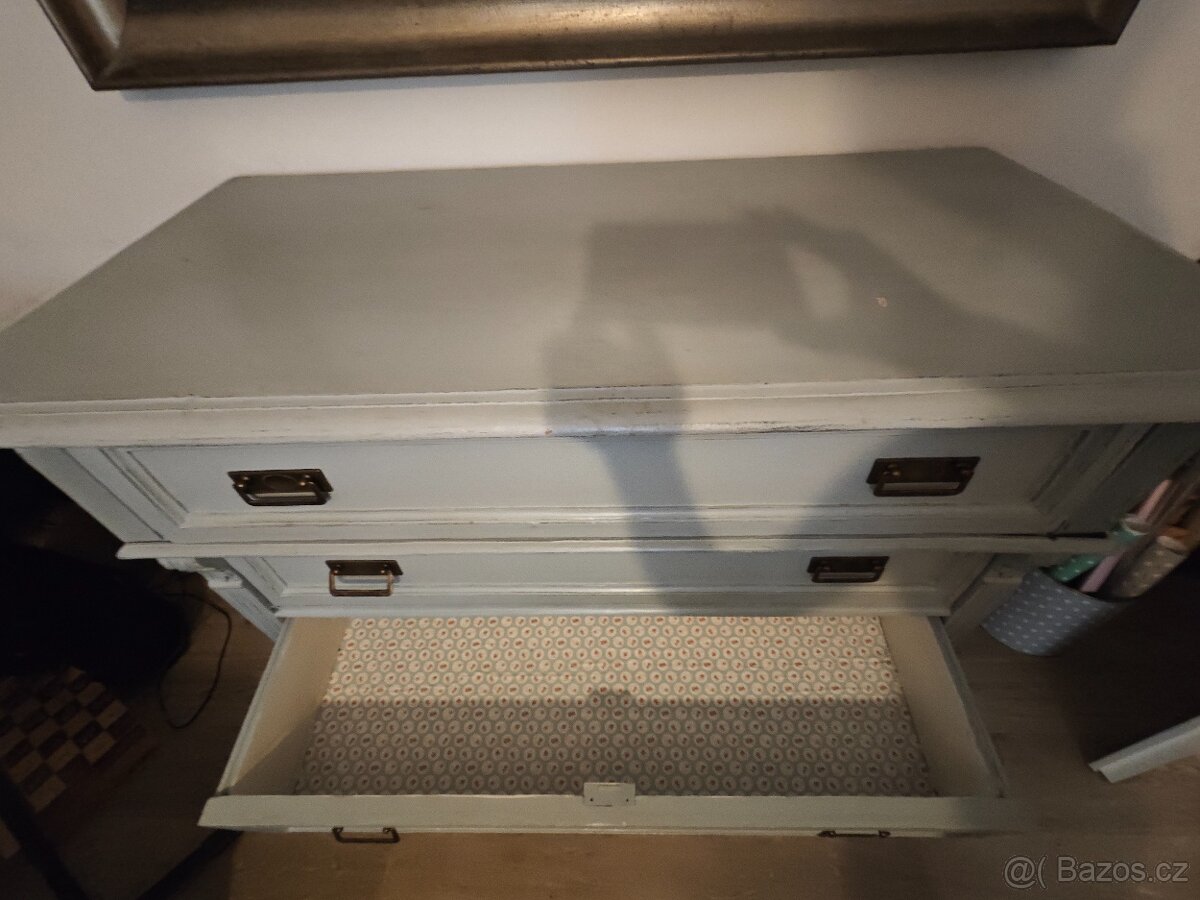 Starožitná dřevěná komoda - 8