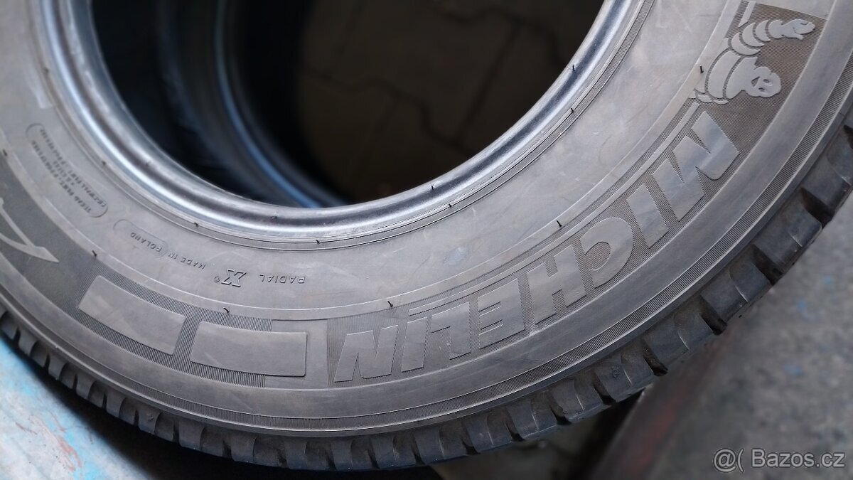 Prodám 2 pneu Michelin 225/75/16 CP - 8