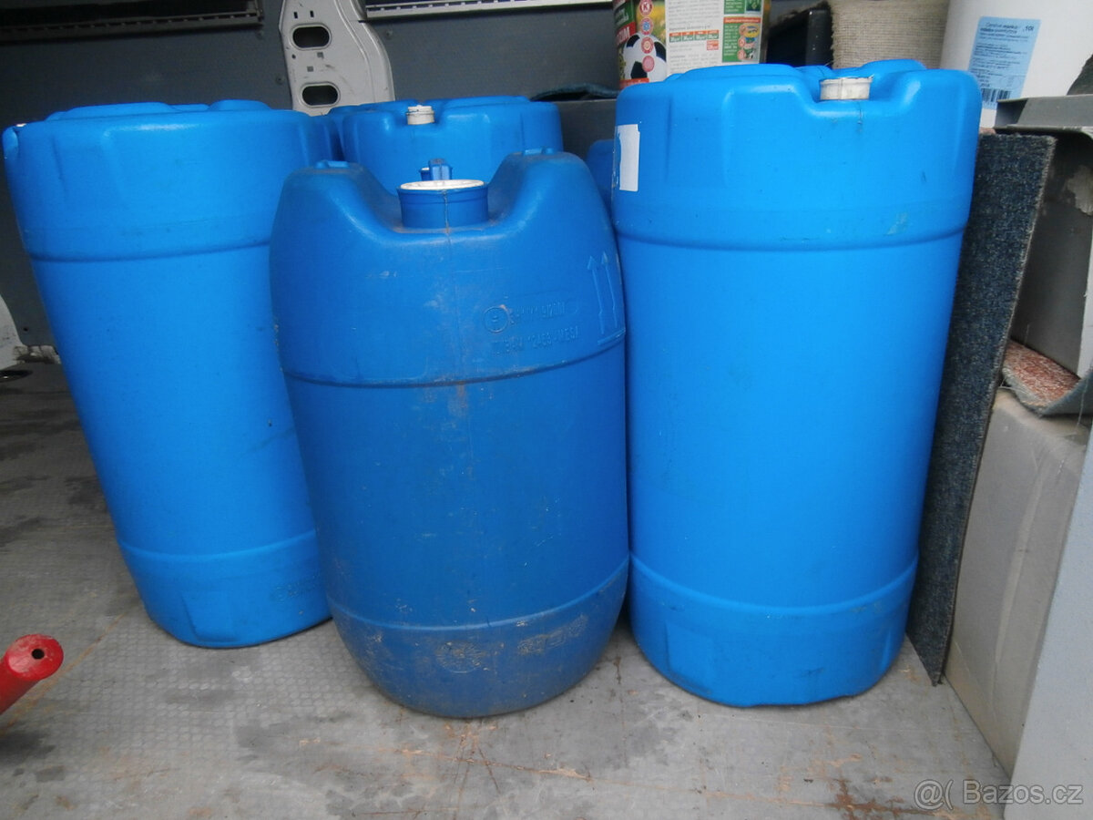 Kanystry plastové na naftu i jiné za 80 kč - 8
