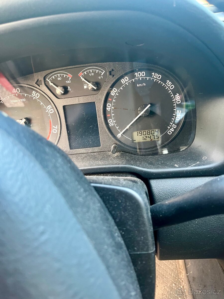 Škoda Octavia I, 1.6i, Dvoje kola, dálniční známka - 8