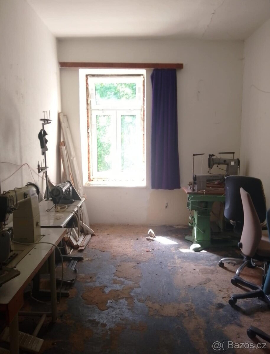 Velký rodinný dům k rekonstrukci - 8