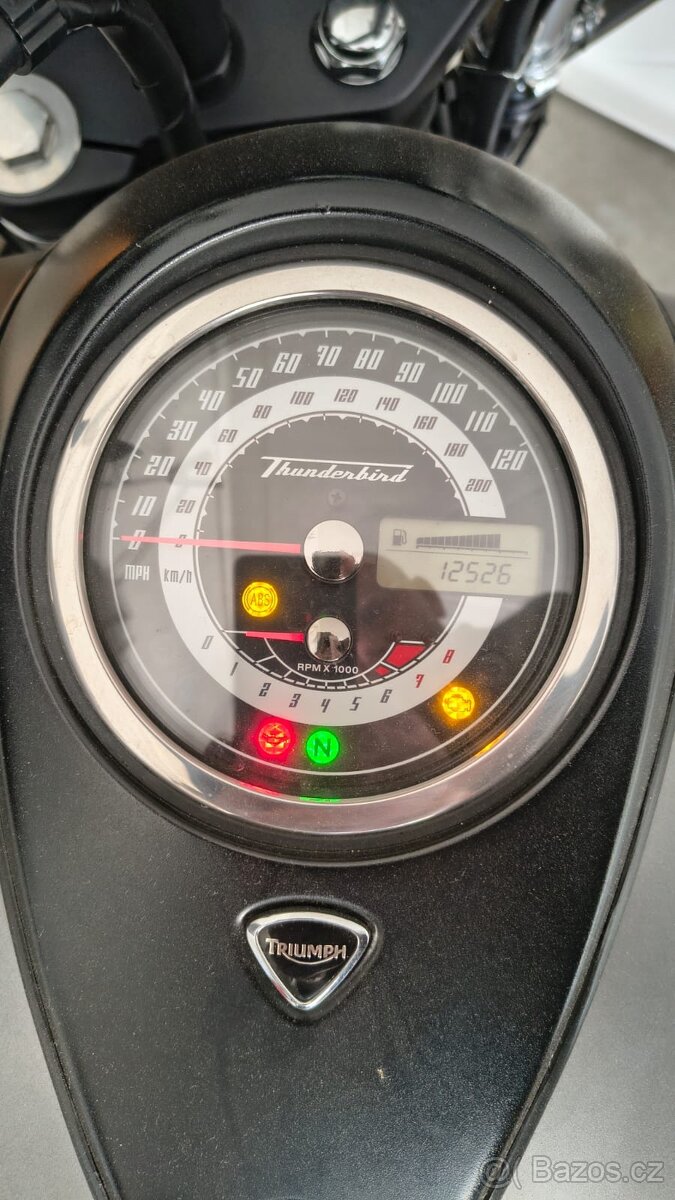 Triumph Thunderbird Strom - 8