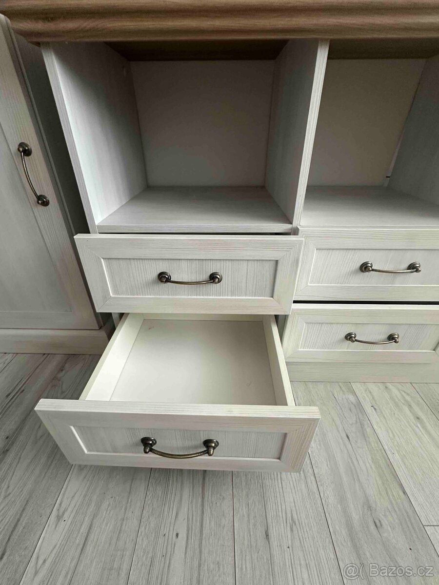 Jídelní a obývací nábytek - 8