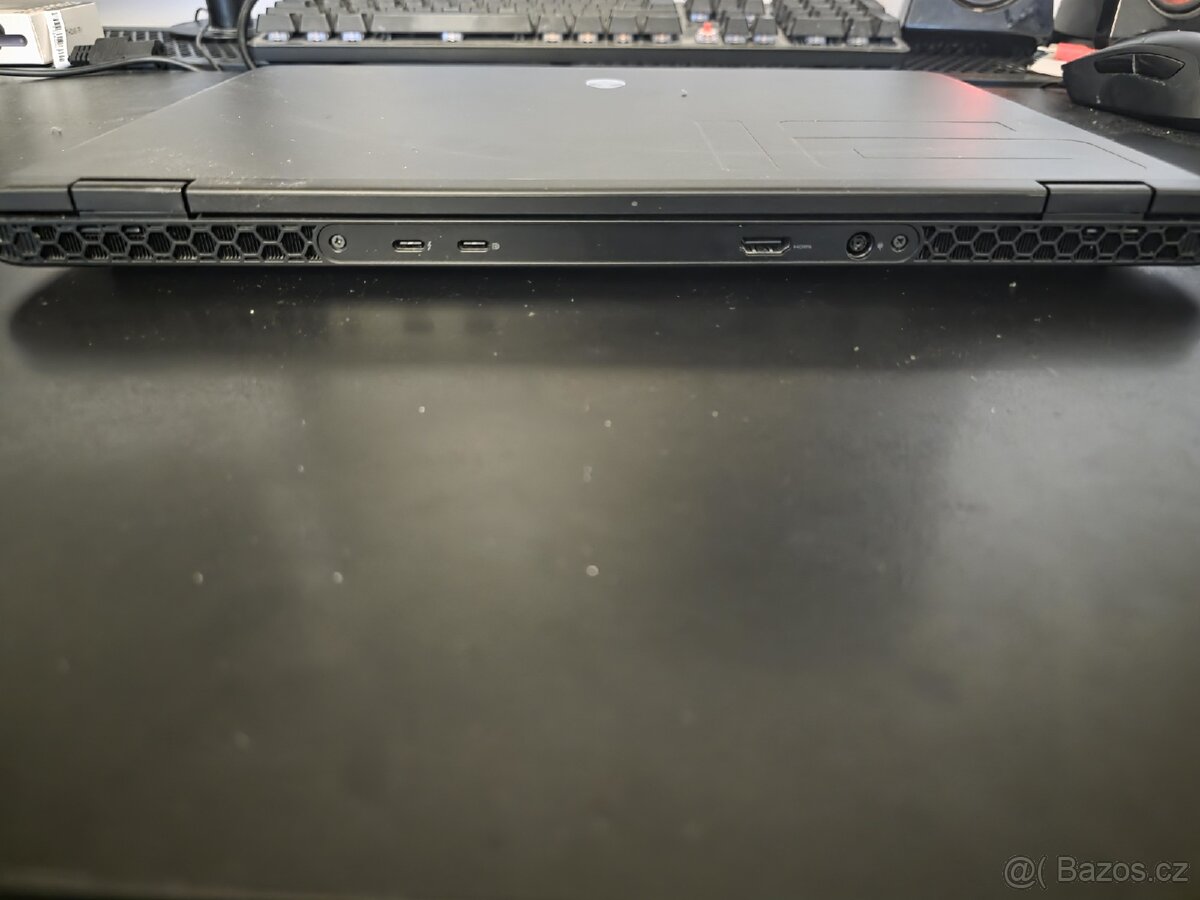 Herní notebook alienware RTX 4070 - 8