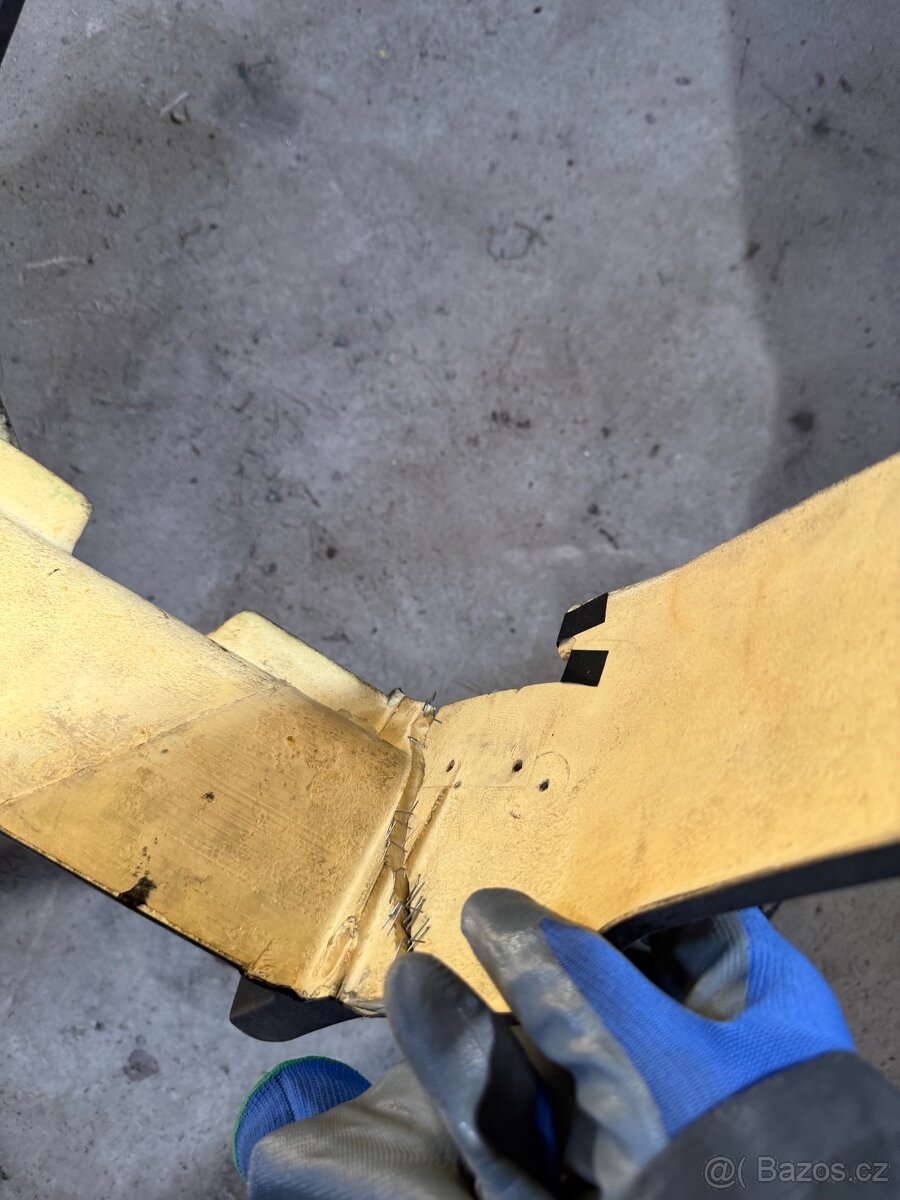 E30 - středový kryt - 8