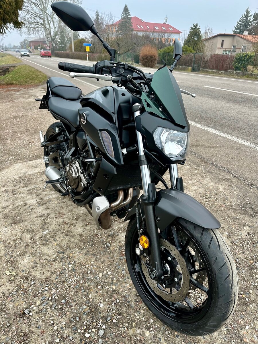 Yamaha mt 07 - 8