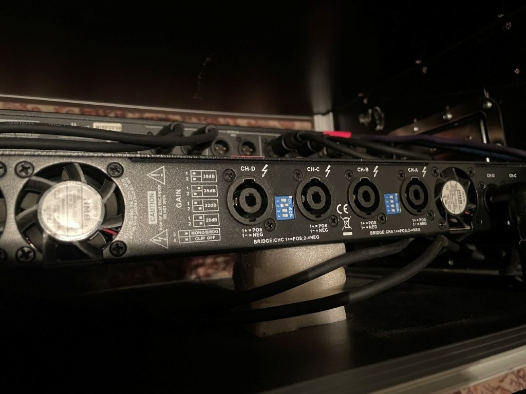 Audio zesilovač_4x 1000W/8 ohm + Procesor - 8