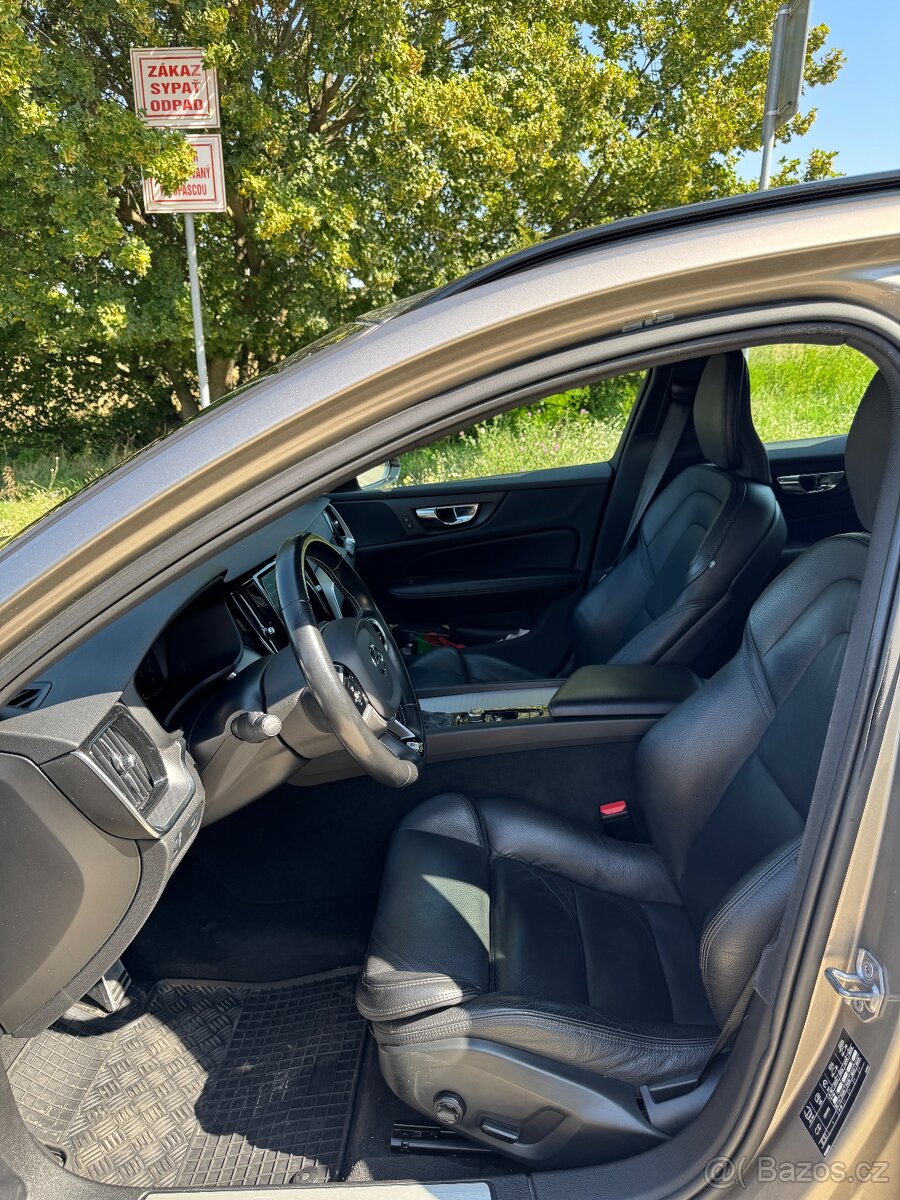 Volvo V60 R Design D4 - 8