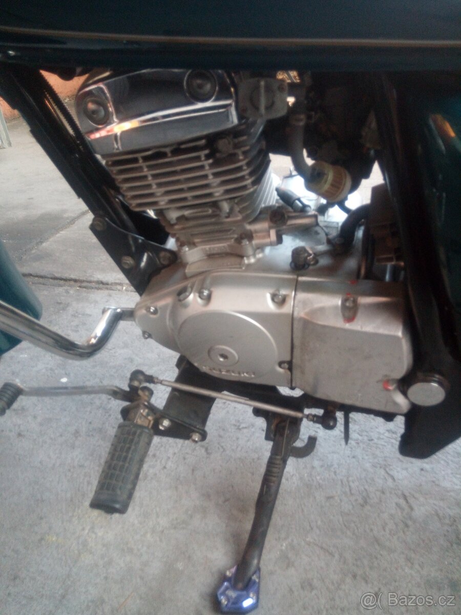 Suzuki GZ 125 - 8