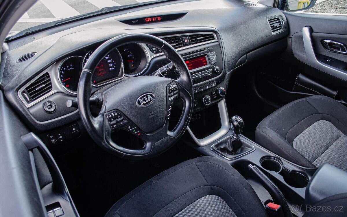 KIA Ceed SW Kombi 1.6 CRDi - 8