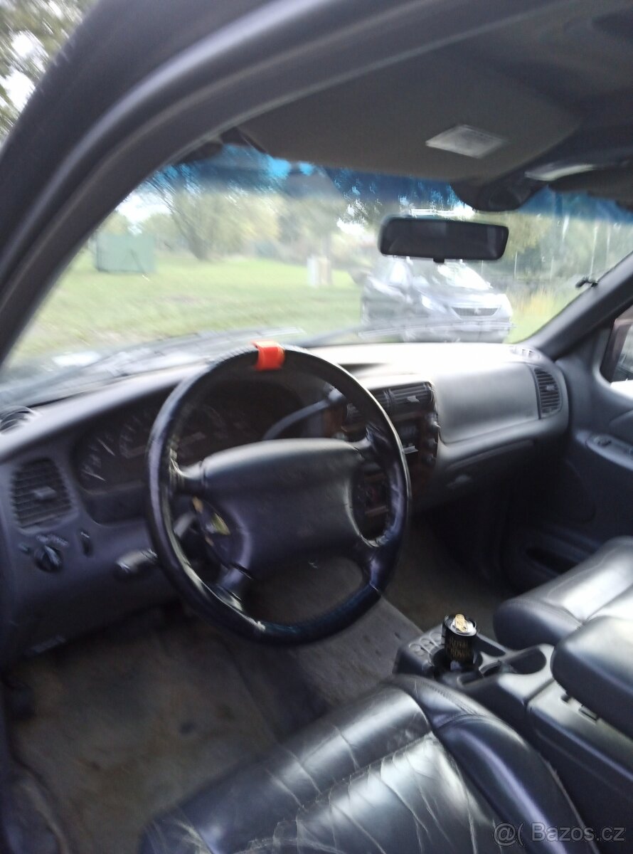 Ford Explorer 2001 - 8
