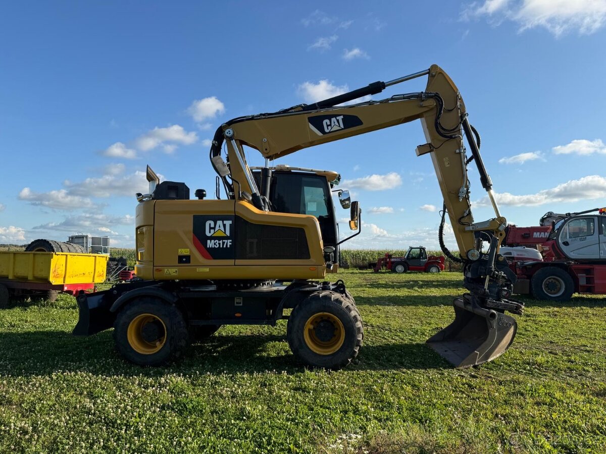 Kolový otočný bagr CAT M317F - 8