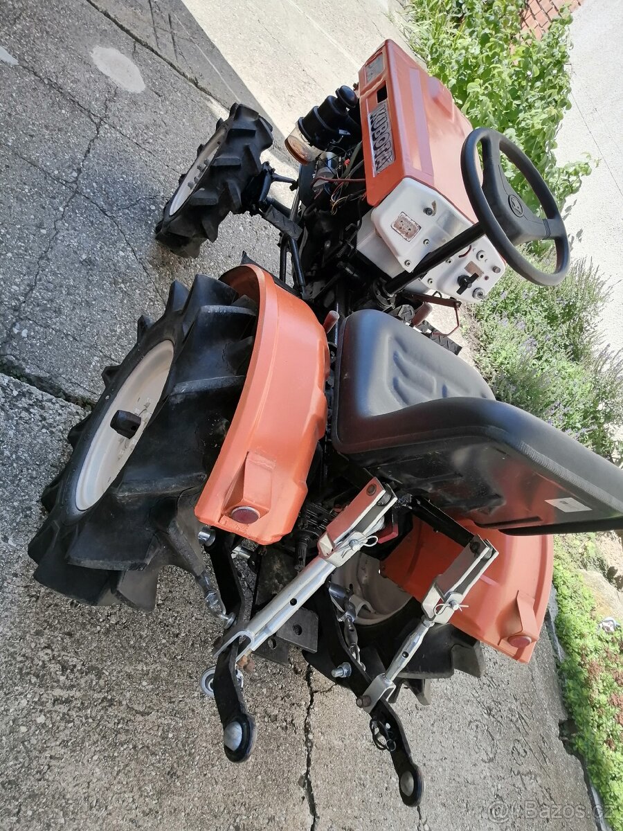 Prodám KUBOTA B 6000 - nový motor. Včetně rotavatoru. . - 8