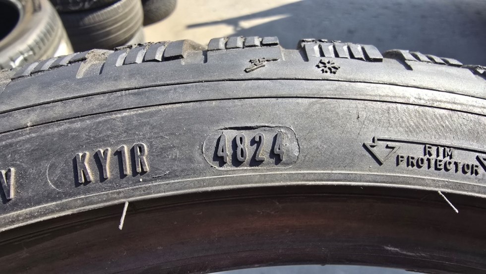 Zimní pneu 235/35/19 Good Year - 8