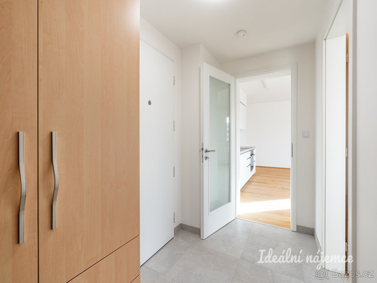 Pronájem bytu 2+kk, Dagmar Burešové, Žižkov, 25900 Kč/měs, 6 - 8