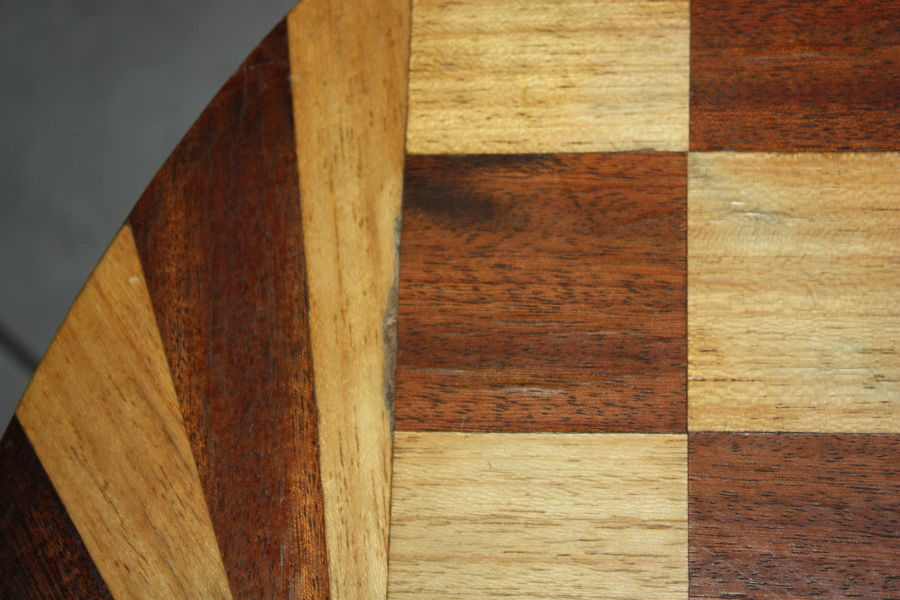 Šachy, starý šachový stůl, šachovnice, šachové figury - 8