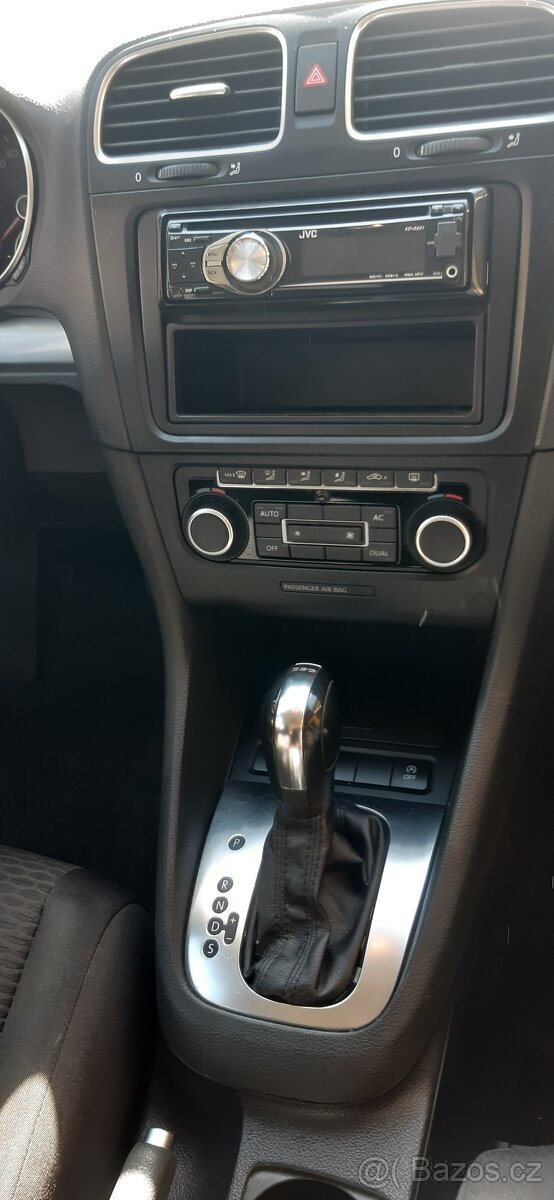 VW GOLF kombi 1,6 77kW automat - 8