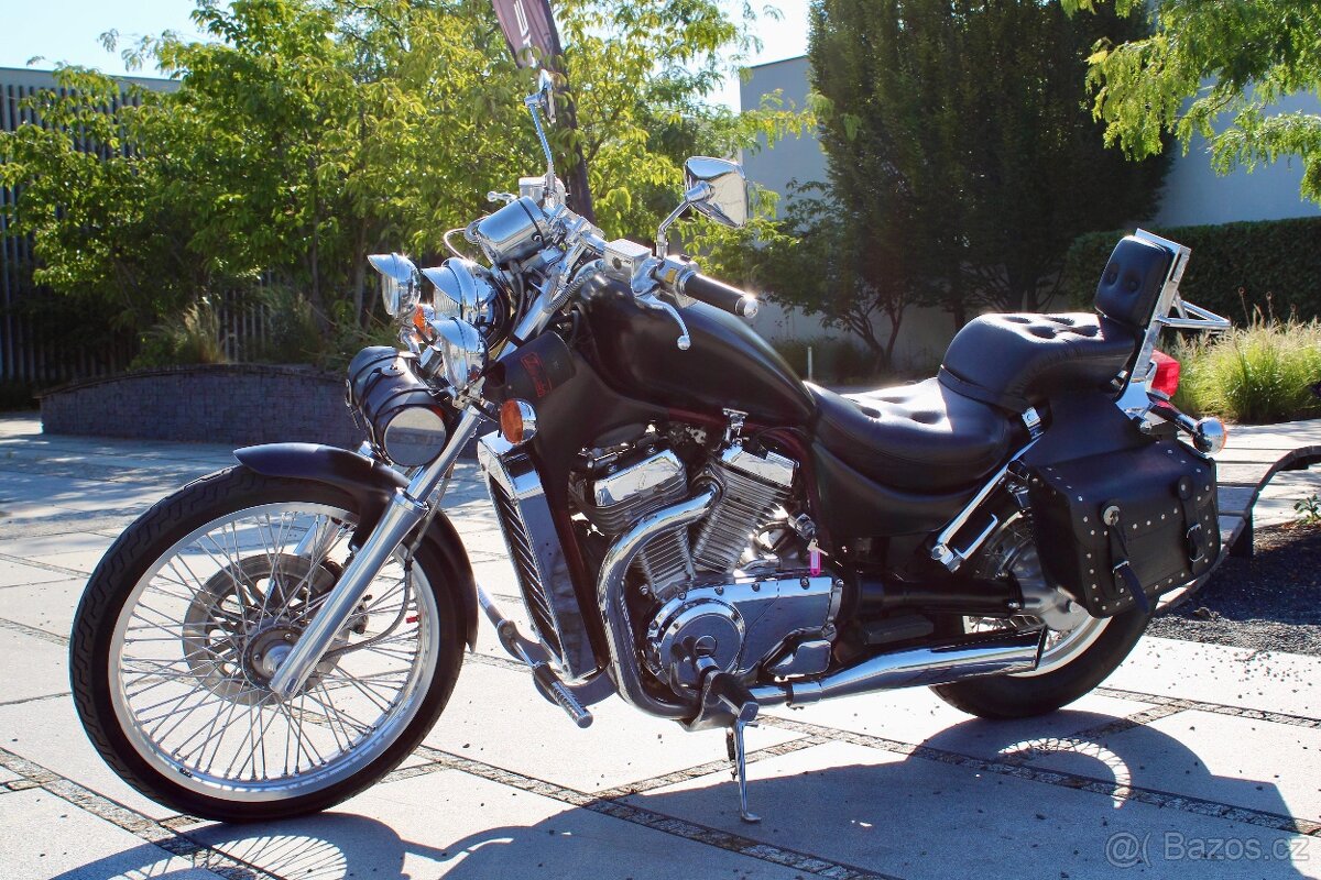 Suzuki Intruder VS 800 - 8