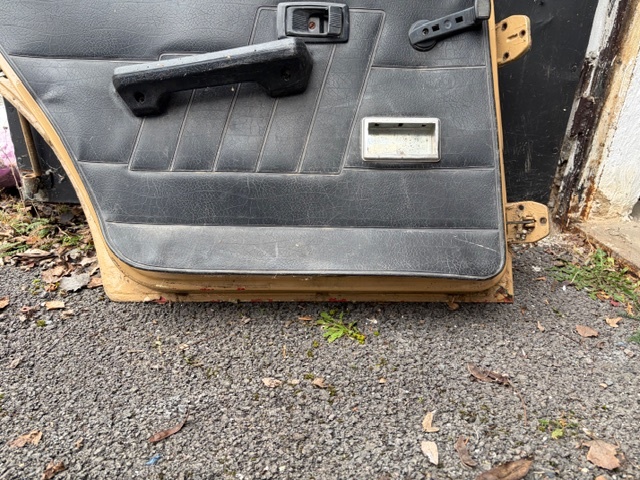 Škoda 105-136 zadní dveře - 8