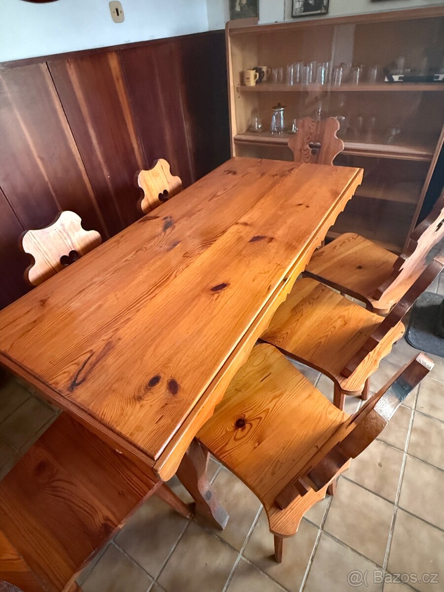 Masivní stůl s židlemi - 8