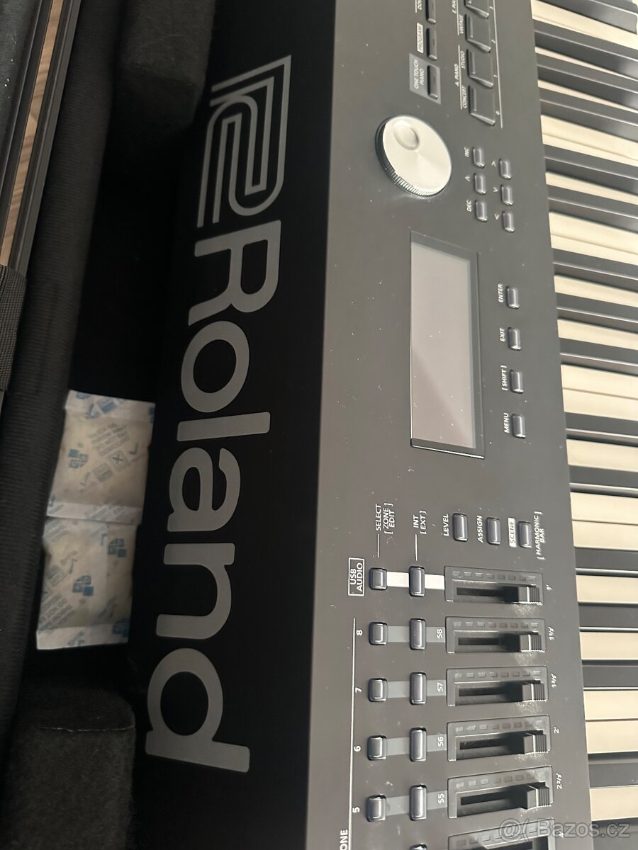 Roland piano s cestovnim kufrem - 8