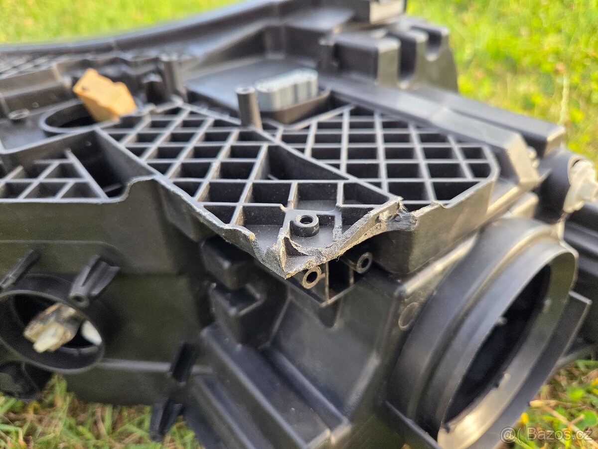 Přední levé xenon světlo Škoda Superb III - 8