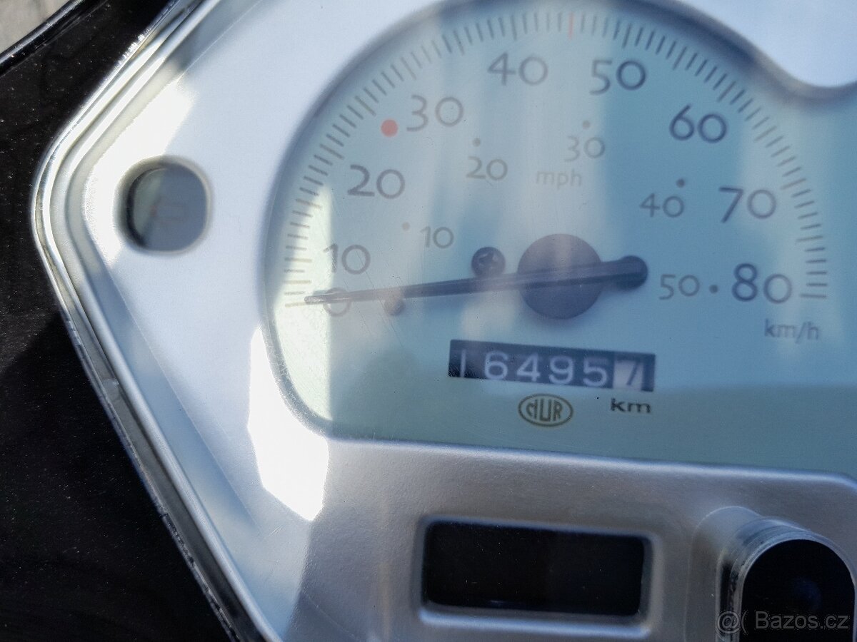 Vespa LX 50 4t, 2011, málo jetá, moc pěkný stav - 8