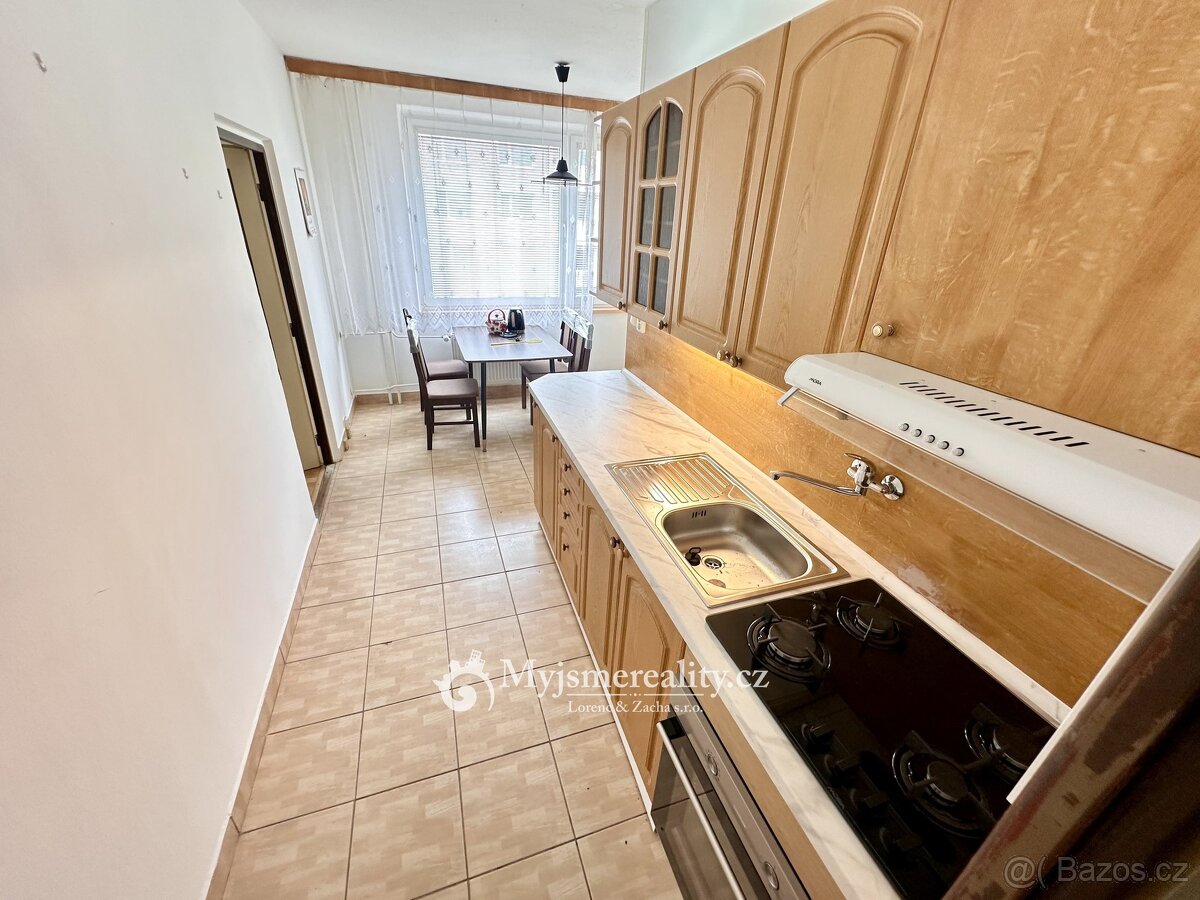 Pronájem bytu 3+1 75 m² včetně balkonu a sklepní kóje, Znojm - 8