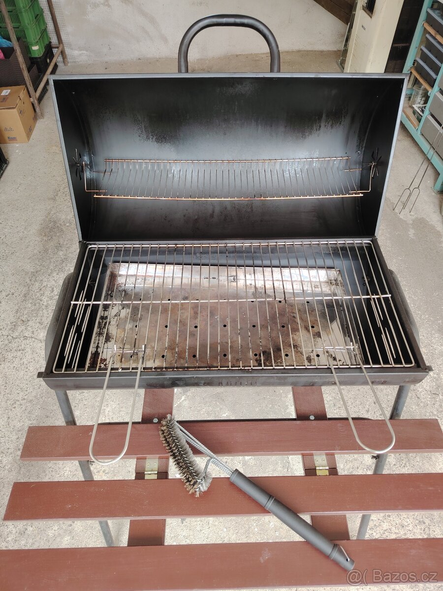 Zahradní gril s příslušenstvím - 8