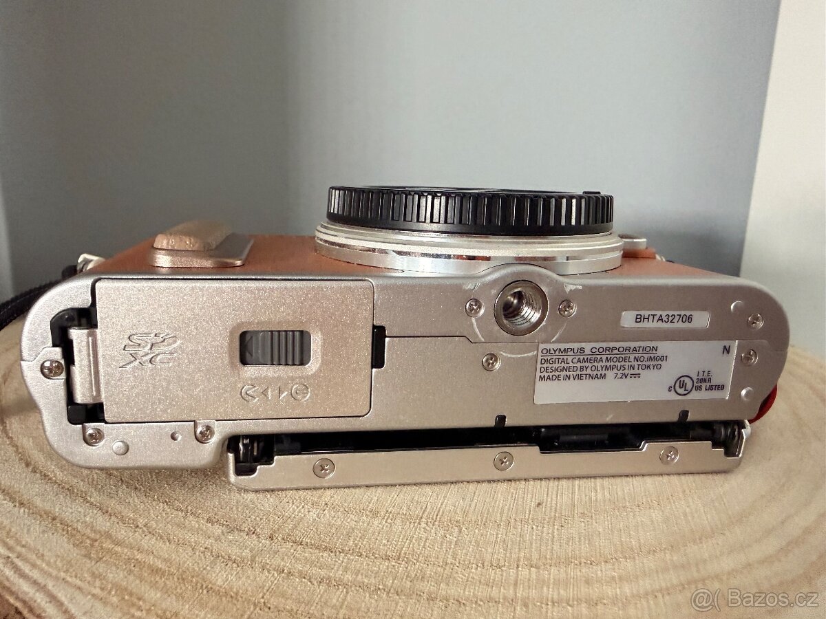 Olympus PEN E-PL8 tělo - 8