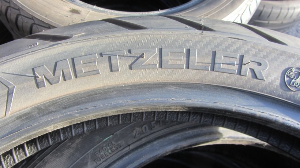 Metzeler 110/80/19, DOT2415 - 8