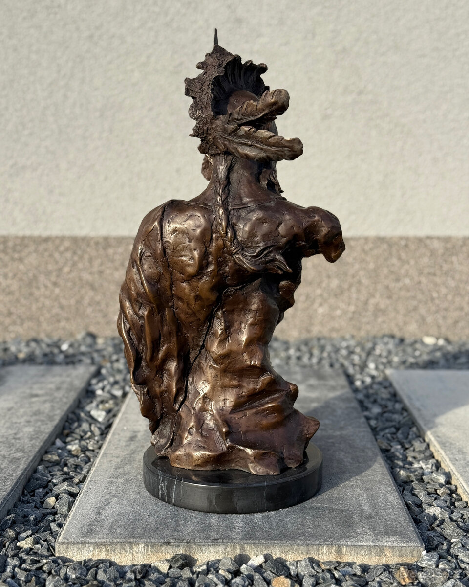 Velká bronzová socha Indiánský válečník luxusní dekorace - 8