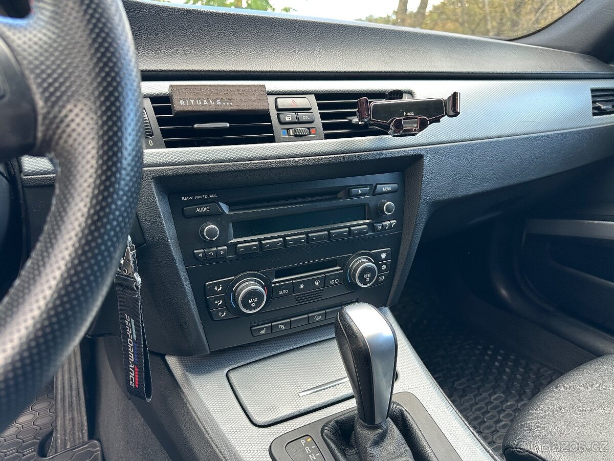 BMW 330i 200 kW, xDrive, M-paket, PANO - 8