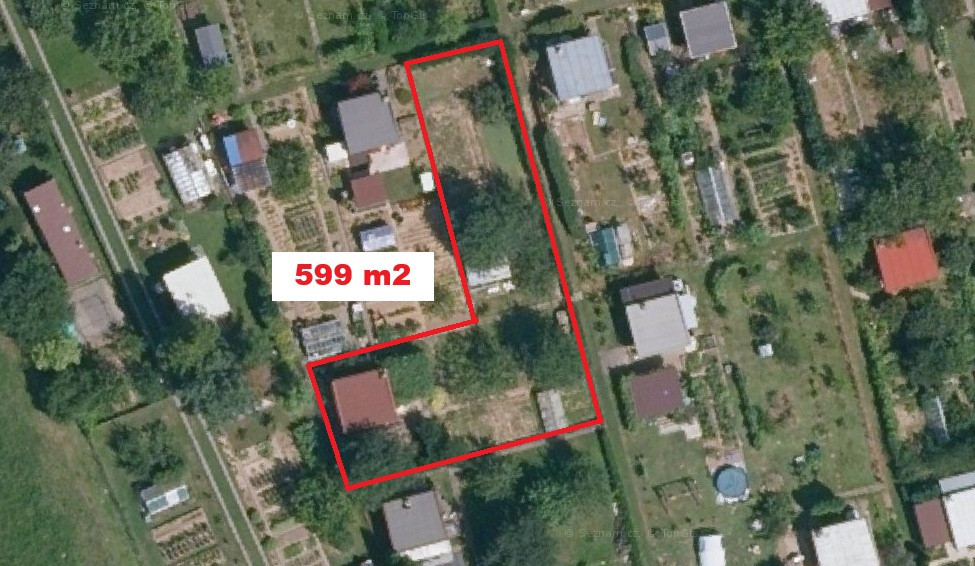 Zahrada s menší dřevěnou chatkou – Zlín – Malenovice - 8