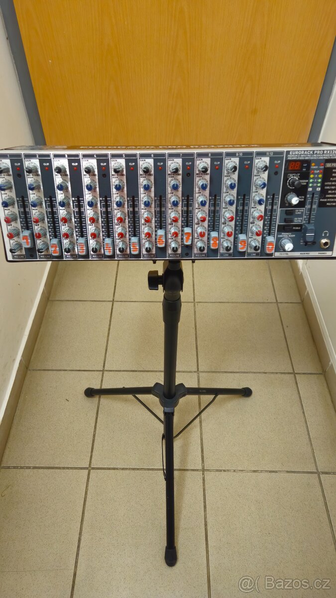 Prodám mix Behringer RX1202FX V2 - 8