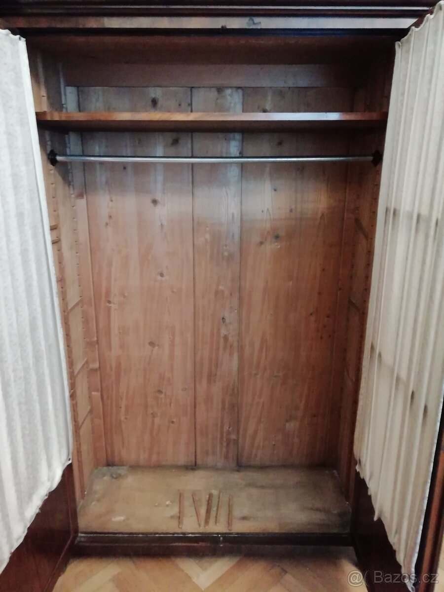 starožitná skříň - šatník - 8